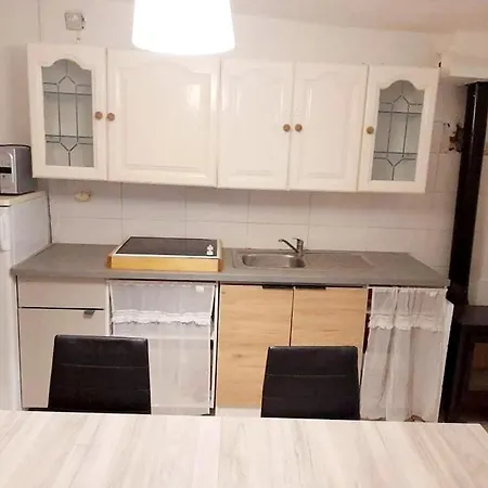 Maison Centre بيت للعطل *